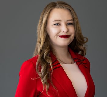 Yana  Khromiak